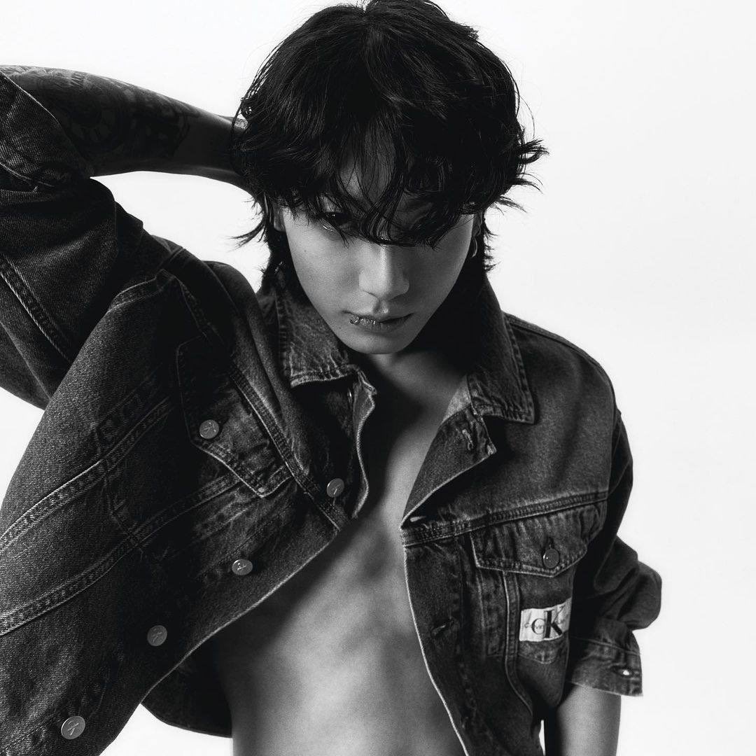 Mrrrrthv's tweet photo. Это полный пиздец. 
#JUNGKOOK #jungkookcalvinklein #JUNGKOOKxCALVINKLEIN https://t.co/hGxlp8FUnN