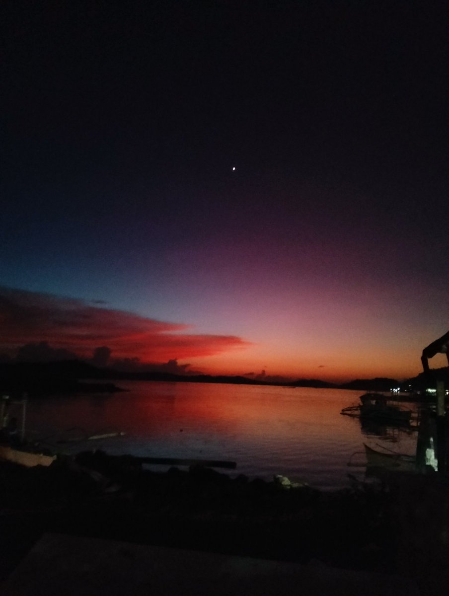 GeraClaudine's tweet photo. Sunsets😍 https://t.co/piNUfNj3IH