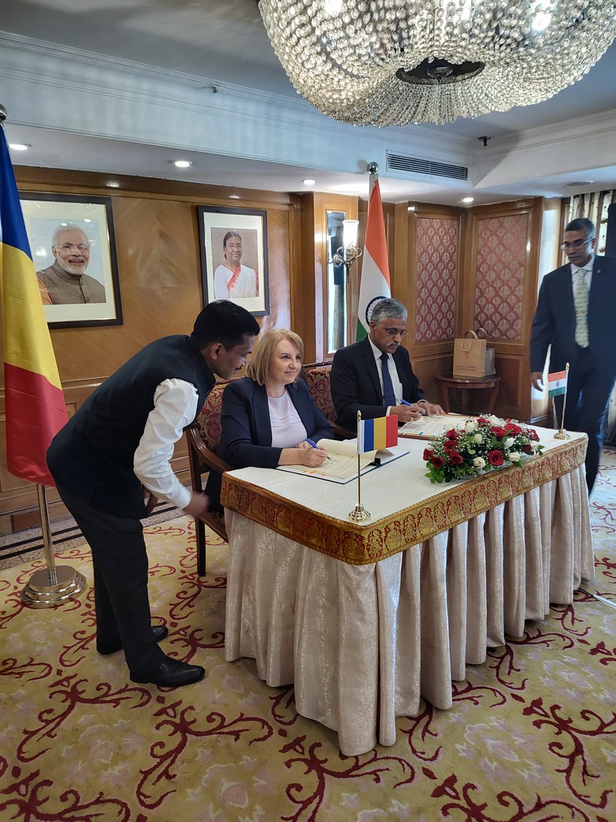 Status6_romania's tweet photo. India și România semnează un acord de apărare la Delhi: https://t.co/Nc7qcwzfwn https://t.co/h6mgmsLFjZ