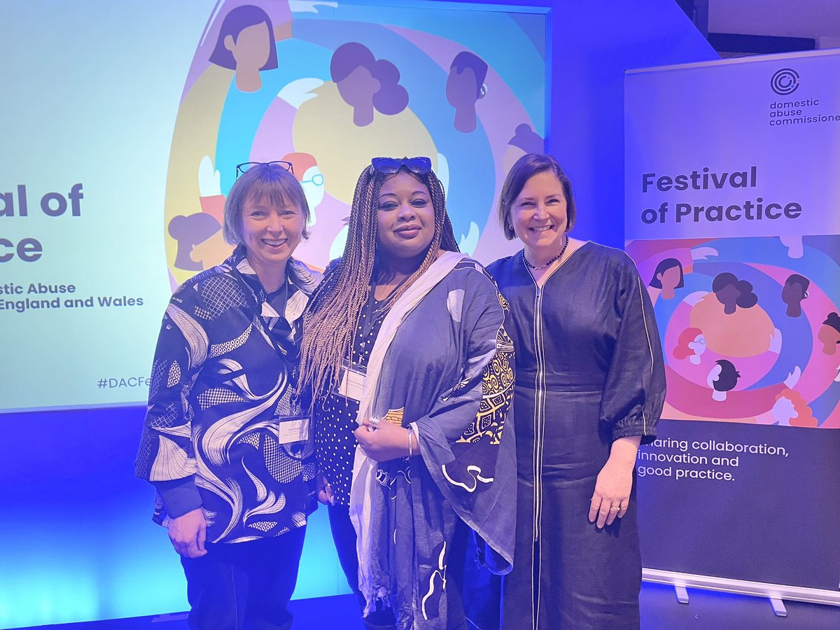 Zebra_carol's tweet photo. @ZebraPartnrship @GudrunBurnet @CommissionerDA @KateGreenSU @Purna_Sen Fantastic to see my fellow @5050Parliament Trustee #SusanBright at the #DACFestival - she joined @CommissionerDA and I on stage for a photo. Well done to the morning session speakers👏🏿👏🏽👏🏻
#ArtGallery with headphones 🎧 for description are down @MidlandMCR Albany Way corridor. https://t.co/LOtXk96TZJ