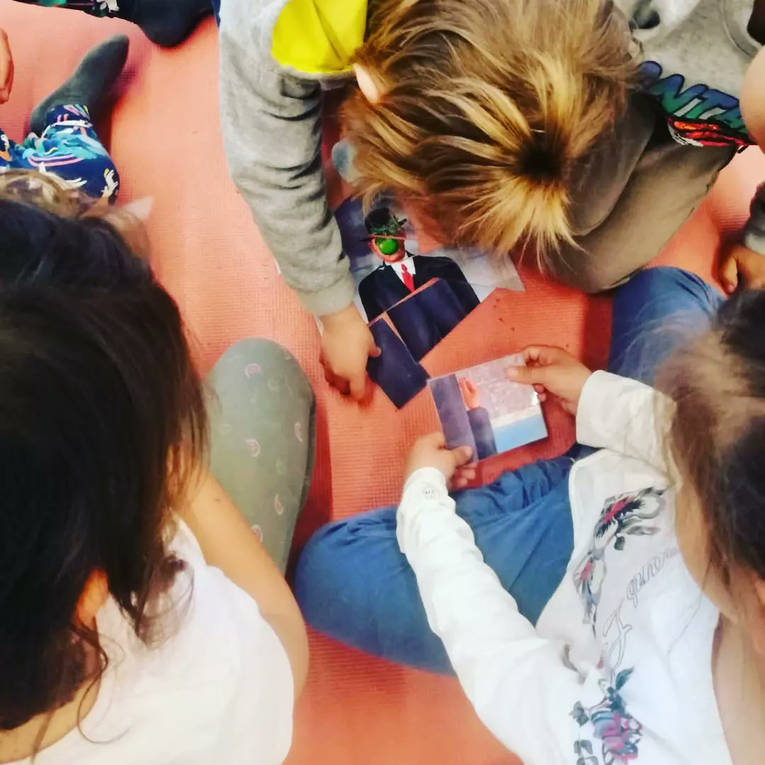 EscuelaIdeo's tweet photo. En #Educaciónfisica el alumnado de #Infantil, a través de carreras de relevos, consigue las piezas de puzzle con las que después crearán cuadros famosos #VIIISemanaDelArte #valorarte #arte https://t.co/seCU5c6RfG