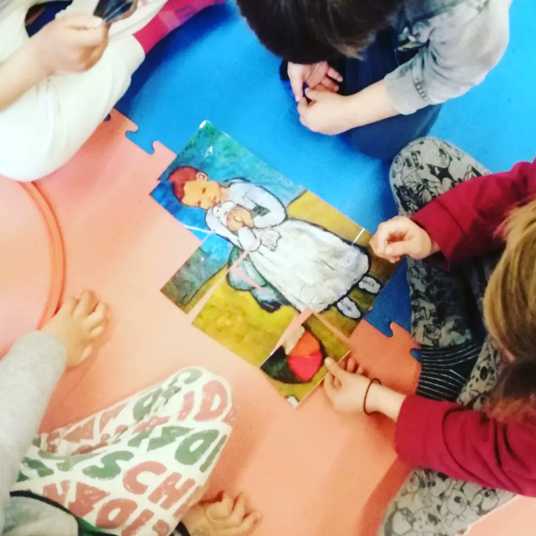 EscuelaIdeo's tweet photo. En #Educaciónfisica el alumnado de #Infantil, a través de carreras de relevos, consigue las piezas de puzzle con las que después crearán cuadros famosos #VIIISemanaDelArte #valorarte #arte https://t.co/seCU5c6RfG