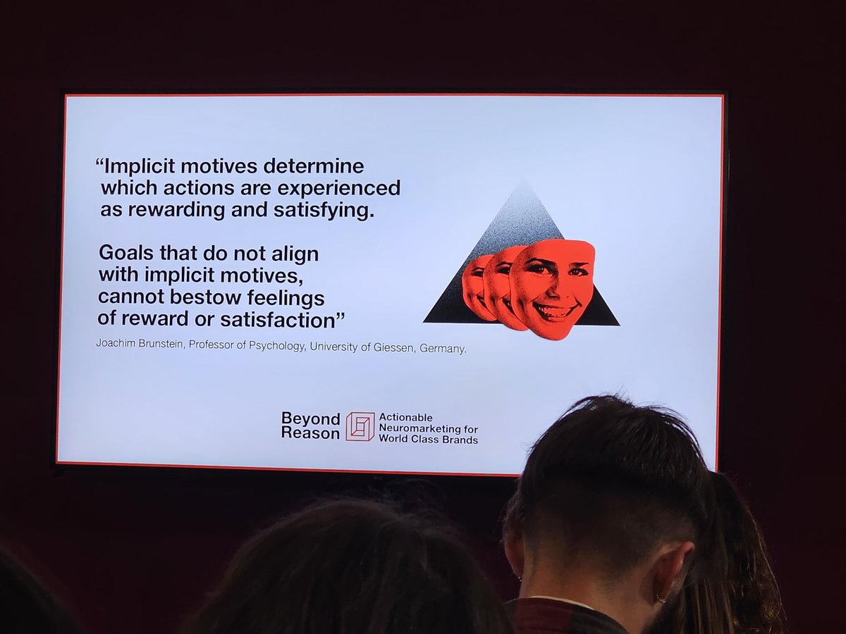 Conférence passionnante sur les #neurosciences et la décision d'achat - On s'adresse au cerveau implicite qui répond entre 300 et 1500 milisecondes ! #EmarketingParis