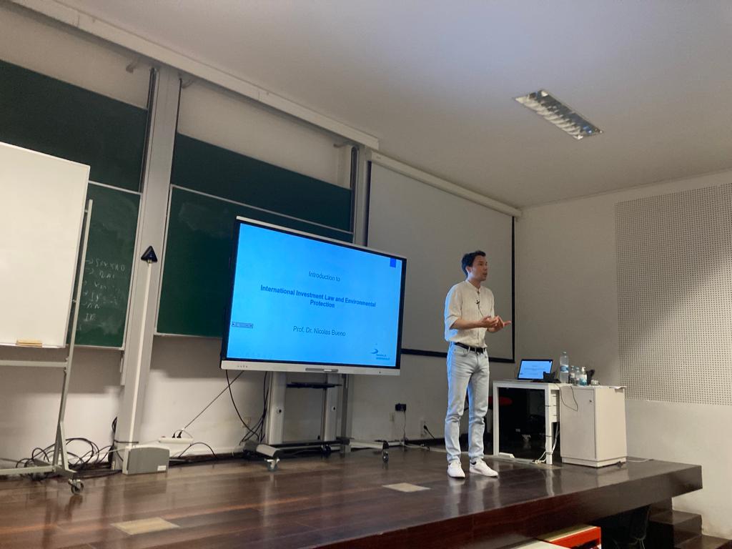 What a treat to receive my dear colleague @N_Bueno_Uni  at NOVA School of Law for a guest lecture on International Investment Law and Environmental Protection as part of my class on Business, Human Rights and Sustainability! Thank you SO much Nicolas for an outstanding class!