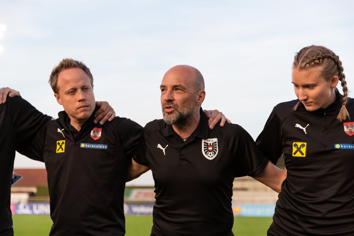 oefb1904's tweet photo. Am Sonntag geht´s für unser #U19 Frauen-Nationalteam nach Italien zur 𝟐. 𝐐𝐮𝐚𝐥𝐢𝐫𝐮𝐧𝐝𝐞 für die EM-Endrunde in Belgien 🔜🇦🇹🛫
Teamchef Hannes #Spilka zu den Duellen vs. Bosnien & Herzegowina, Griechenland und Italien 👇
🗣️ https://t.co/YLXOZJRsnu
#GemeinsamÖSTERREICH https://t.co/77BsMiH54B