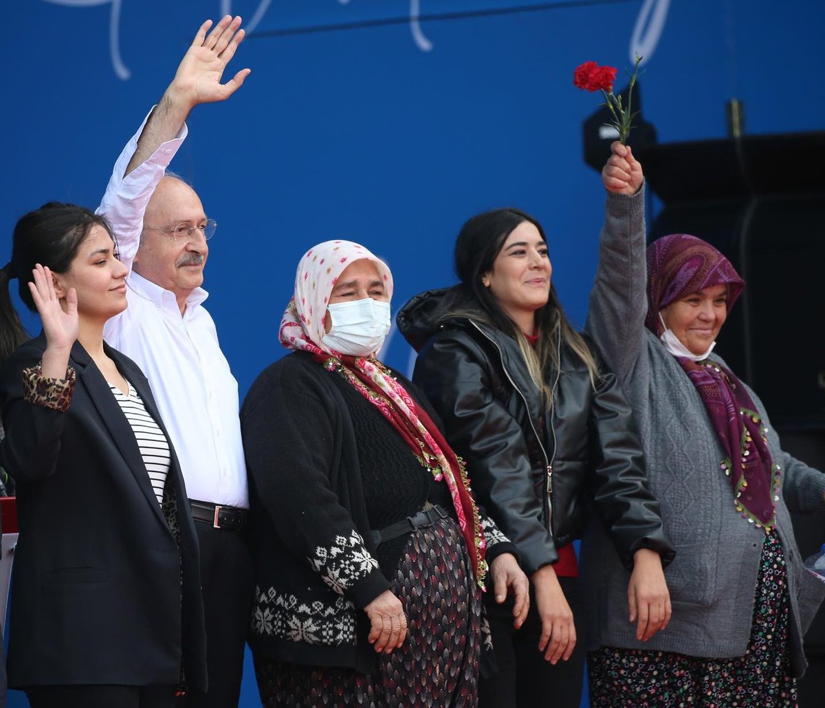 solcugazete's tweet photo. Kılıçdaroğlu:

"Hiçbir kadını erkeğe muhtaç etmeyeceğim." https://t.co/gKtCDW3kNm