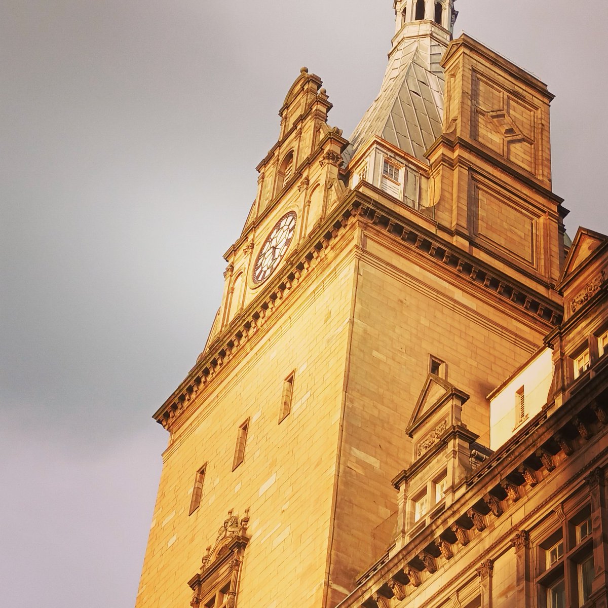 #glasgowarchitecture the clock at the Central Hotel Glasgow