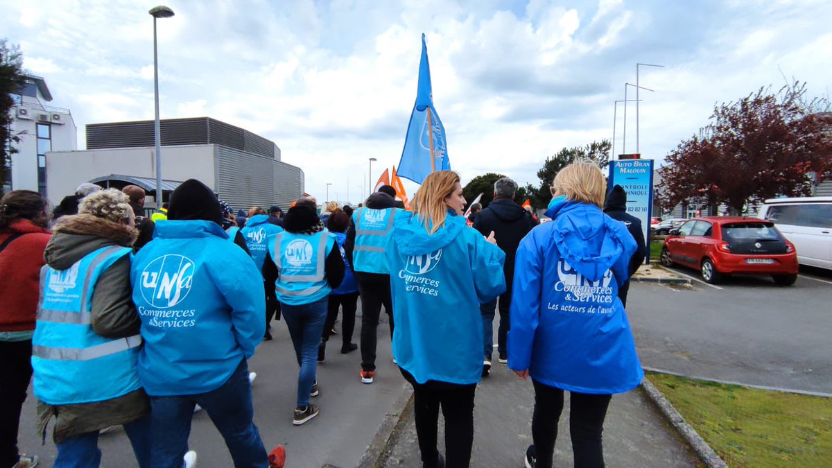 UnsaFcs's tweet photo. La Fédération Commerces et Services manifeste avec les copains de ST-Malo @UnsaFcs https://t.co/5RNYNDQaKS