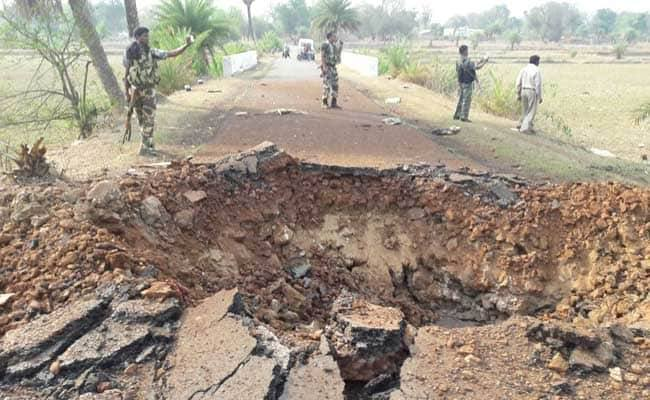 SnaataniSneha's tweet photo. A major accident took place in Kanker district of Chhattisgarh. Naxalites did IED blast, 2 BSF jawans seriously injured in Chhattisgarh. #MaoistAgainstDevelopment 

#ShahRukhKhan #AtiqueAhmed #SupremeCourt #ViratKohli #BBTitans #JUNGKOOK   #TejRan #NationSupportsCJP "उमेश पाल" https://t.co/88H4RRhZif