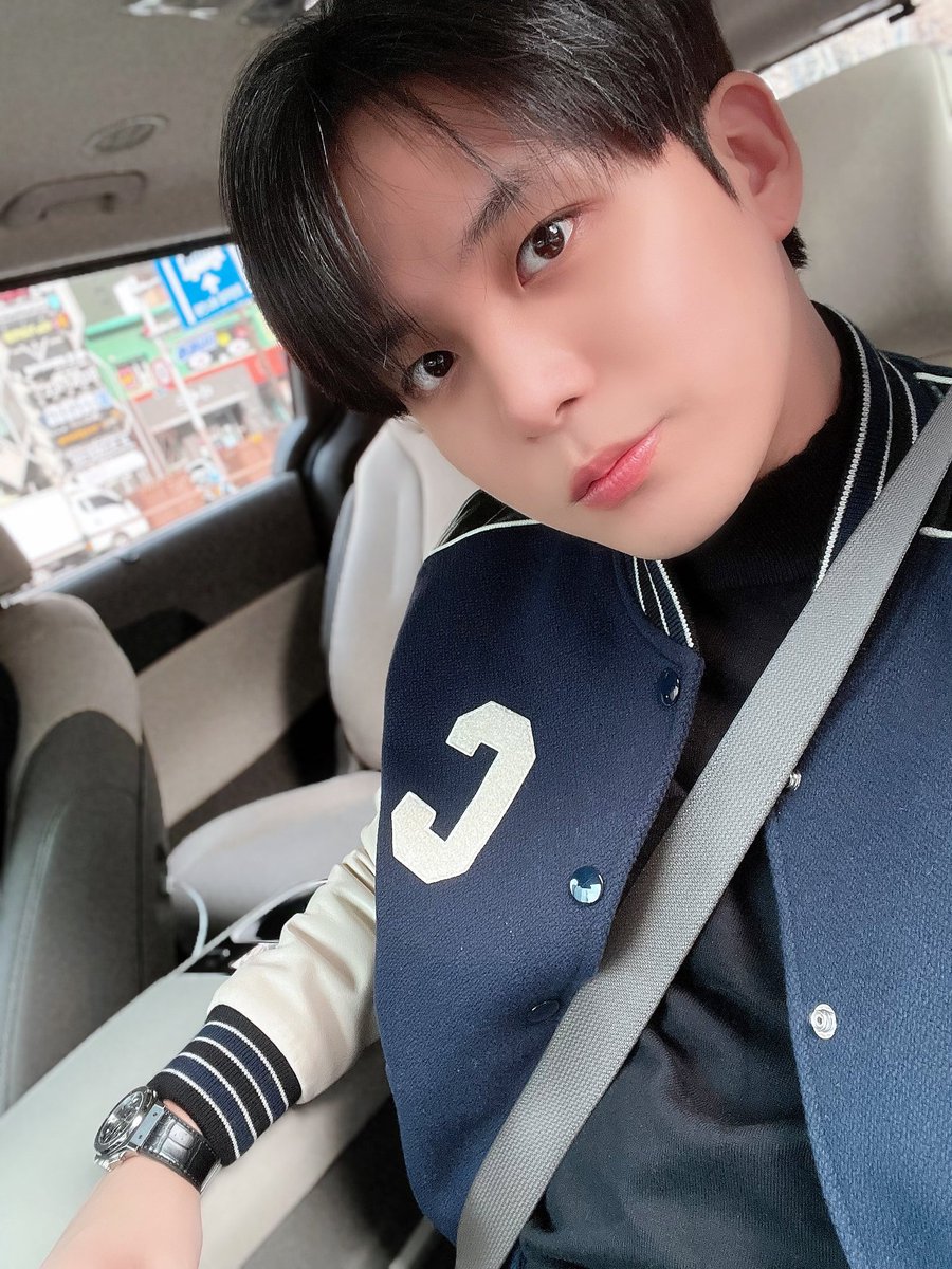 FranceJongho's tweet photo. 28.03.23 ~ UPDATE TWITTER 📷
"😊✌"
#ATEEZ #에이티즈 #JONGHO
Cr : @ATEEZofficial
#Meii https://t.co/rI5qHLIcjV