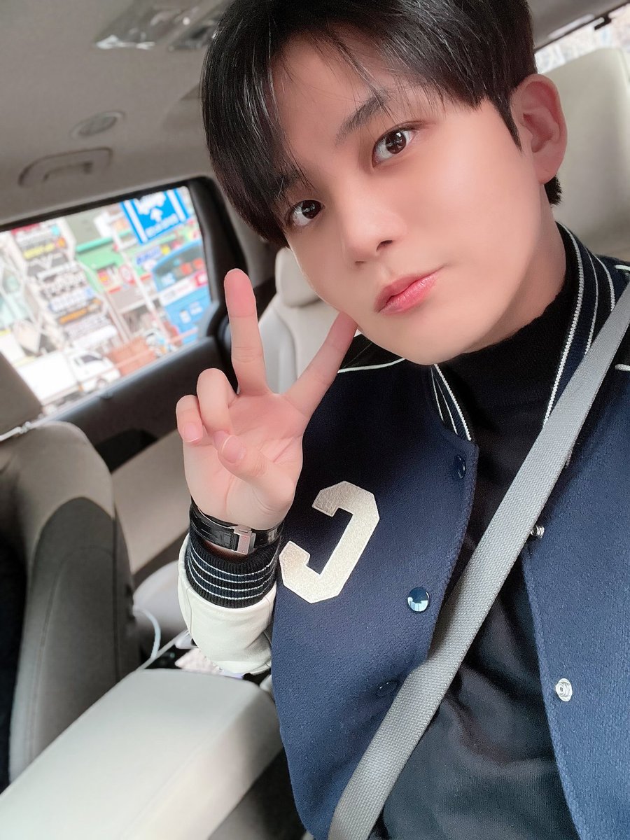 FranceJongho's tweet photo. 28.03.23 ~ UPDATE TWITTER 📷
"😊✌"
#ATEEZ #에이티즈 #JONGHO
Cr : @ATEEZofficial
#Meii https://t.co/rI5qHLIcjV