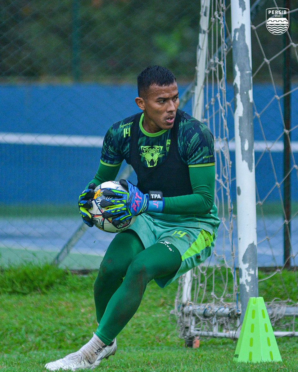 persib's tweet photo. Ramadan bukan halangan 💪

#PERSIB https://t.co/tmXDDrs6MD