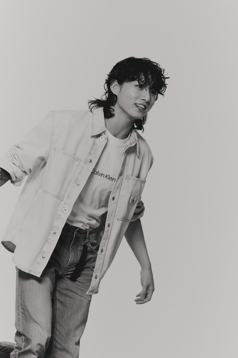 [📰 NEWS — Teen Vogue]

Calvin Klein's Global CMO Jonathan about #Jungkook: 

"Jungkook is one of the world's most popular artists; he possesses a rare ability to connect with international audiences through both his music and his style. We're fortunate and excited to have ++