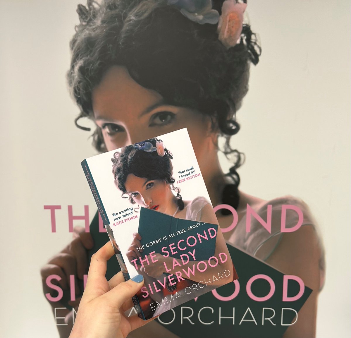 Move over Bridgerton, there is a new debutante on this season’s bookshelf 📚💖

The Second Lady Silverwood by Emma Orchard is out on 20th April. Pre-order you copy now!

@EmmaOrchardB

#TuesNews #RNA #RNATuesNews