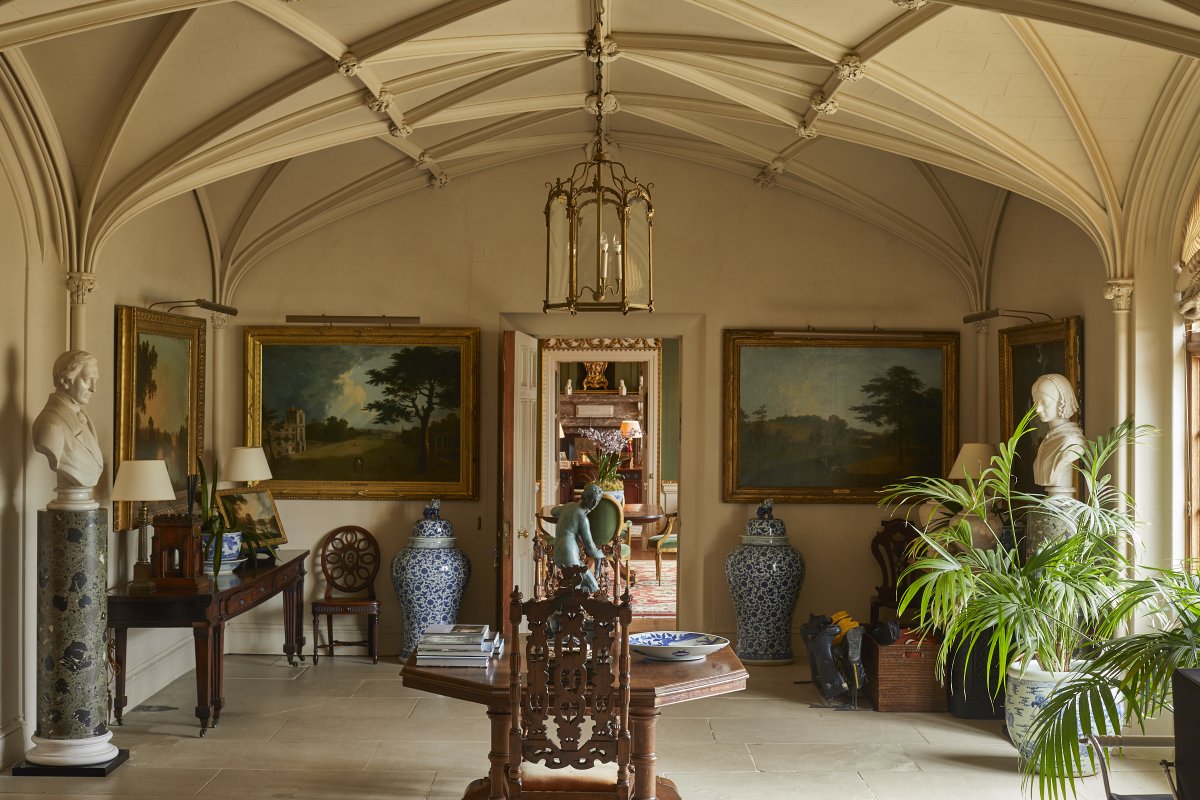 The stunning gothic hall we restored at @WiltonHousePMH . ❤️


@victoriapembrokeinteriors


#interiortuesdays #WiltonHouse #gothic #gothichall #mouldingthebuilder #rmouldingandco #countryhouserestoration #statelyhome #countryhouse #restoration #renovation