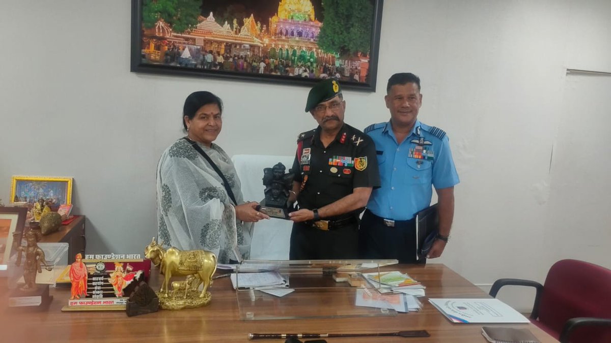 NccDteMPCG's tweet photo. #ADGvis
Maj Gen Ajay Mahajan ADG MP&CG Dte met Shrimati Usha Thakur, Hon'ble Minister of Culture of MP wherein he discussed various issues relating to NCC & the State Culture Department.
@HQ_DG_NCC
@schooledump https://t.co/cR72pcM94H