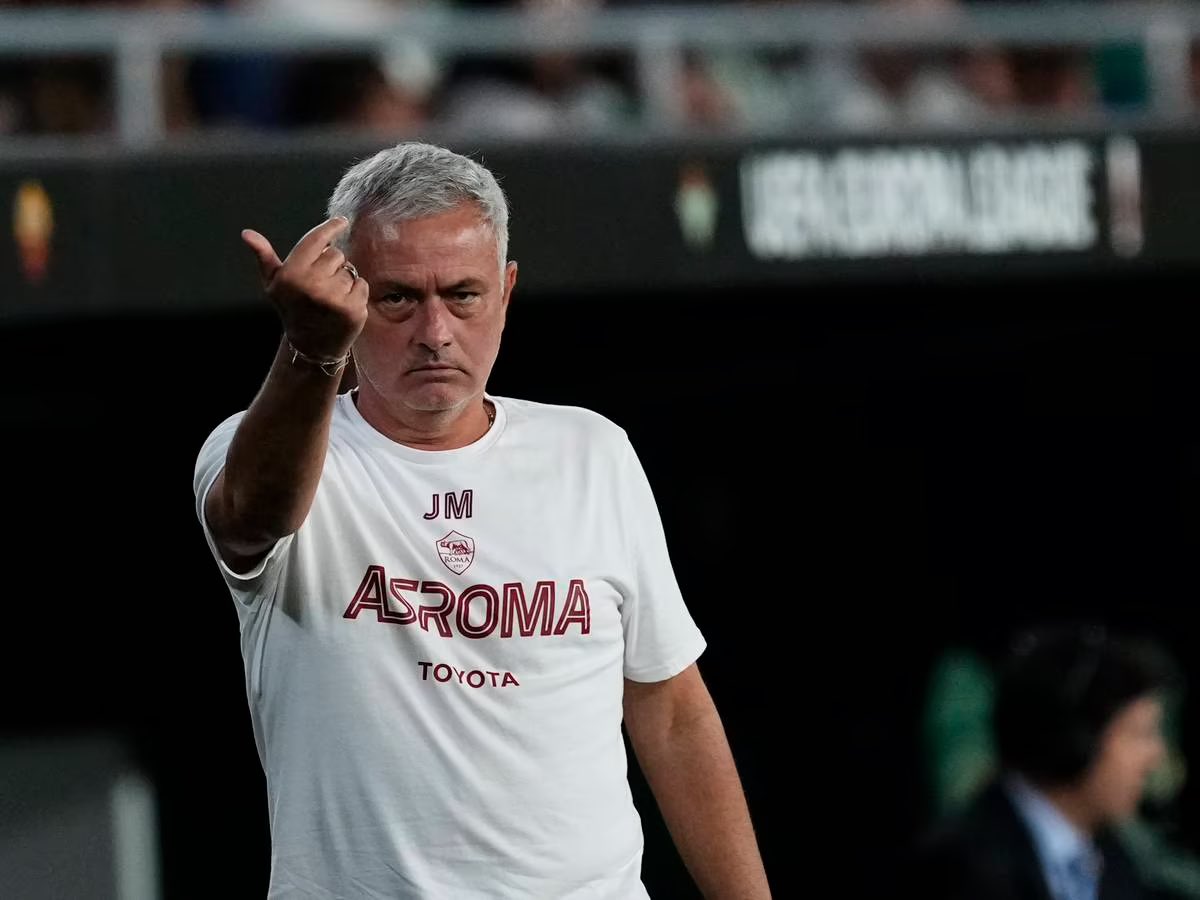 Hoy quiero hablar de 3 jugadores de la Serie A que me gustaría ver con la camiseta de la Roma.

📊Los 3 perfiles son económicamente (en teoría) factibles y creo que encajarían muy bien con el estilo de Mou.

Abro hilo.🧵

<a href="/Planeta_Roma/">Planeta Roma 🎙</a>