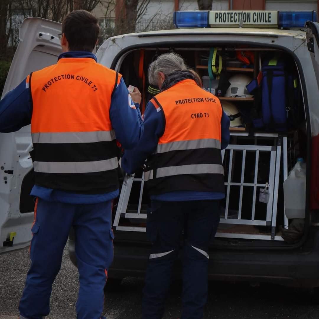 🔸 CYNO 🔹

Les entraînements se succèdent les uns après les autres pour devenir meilleur 🐕‍🦺

#cyno #proteccivilefr #recherche #personnesdisparues #operationnel #entrainement