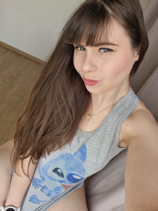 Kiss tweeter  Rejoins moi sur mes plateformes pour beaucoup de nouveaut&eacute;es  #MLRGIRLS  ➡️https://t.co/6ah3NFob4x ➡️https://t<a href="/tag/mlrgirls"class="tags"><span>#mlrgirls</span></a>