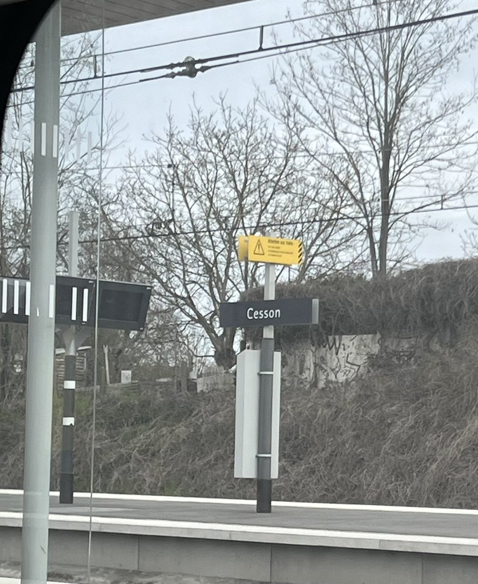 Olivier Fantone 🧔🏻 (@ofantone) on Twitter photo #TGV arrêté parce qu’il y a une manif sur les voies au terminus. Arrête à Cesson… OUI, <a href="/EmmanuelMacron/">Emmanuel Macron</a> <a href="/Elisabeth_Borne/">Élisabeth BORNE</a> cessons cette #ReformeDesRetaites inutile et injuste #64ansCestNon #TGV arrêté parce qu’il y a une manif sur les voies au terminus. Arrête à Cesson… OUI, <a href="/EmmanuelMacron/">Emmanuel Macron</a> <a href="/Elisabeth_Borne/">Élisabeth BORNE</a> cessons cette #ReformeDesRetaites inutile et injuste #64ansCestNon