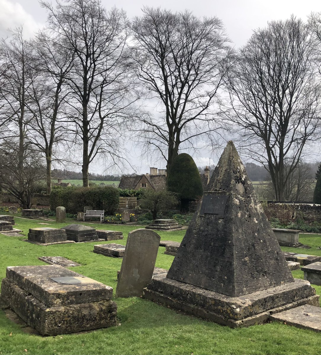 mydeadgoodbook's tweet photo. Another from St Maryโs, Painswick. And my fourth pyramid tomb. Quite a statement #tombs #pyramid #pyramidtomb #TombsonTuesday https://t.co/DNHlVMWpxz
