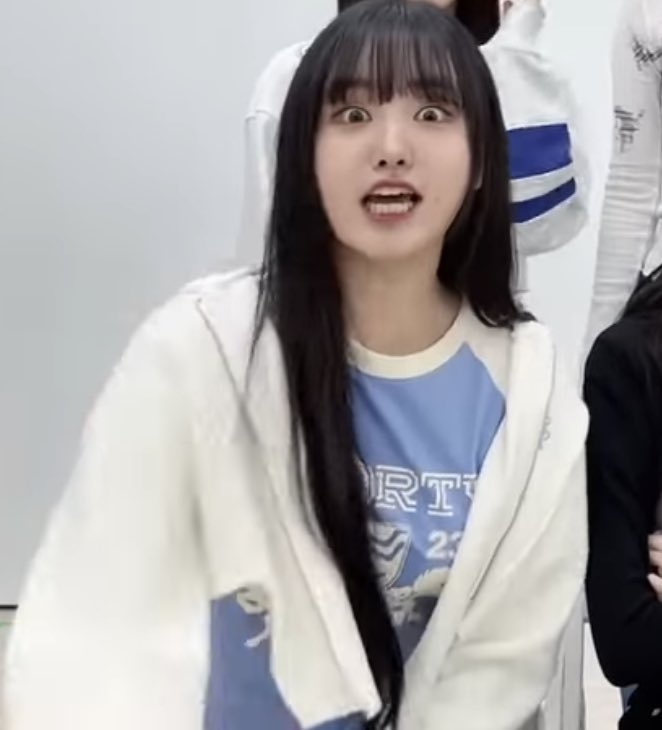 leangle806's tweet photo. 리즈 😂😂😂
#IVE #IVE_KITSCH #아이브 #LIZ #리즈 #김지원 https://t.co/ZbPl3KR4qg