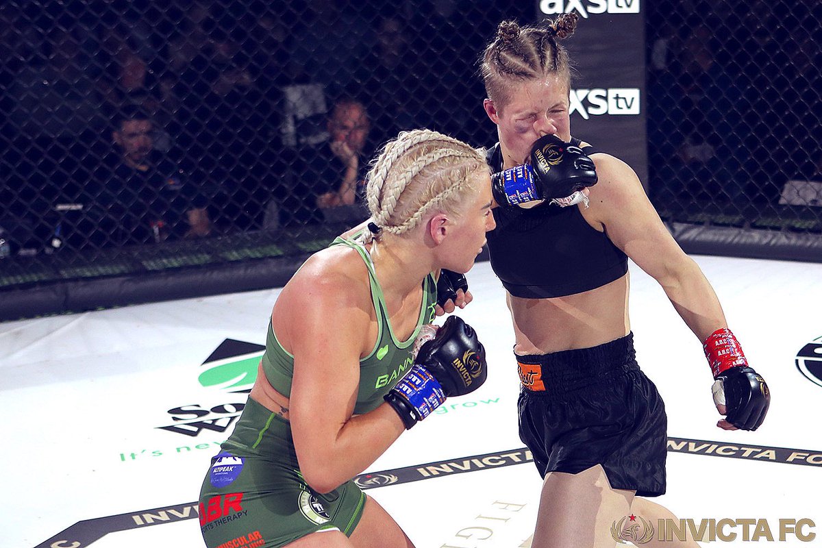 ShaunaBannon5's tweet photo. Hit and donβt be hit
IZA day 1 rule #pointfighter π€ͺ @InvictaFights https://t.co/QtrgwXsP0L