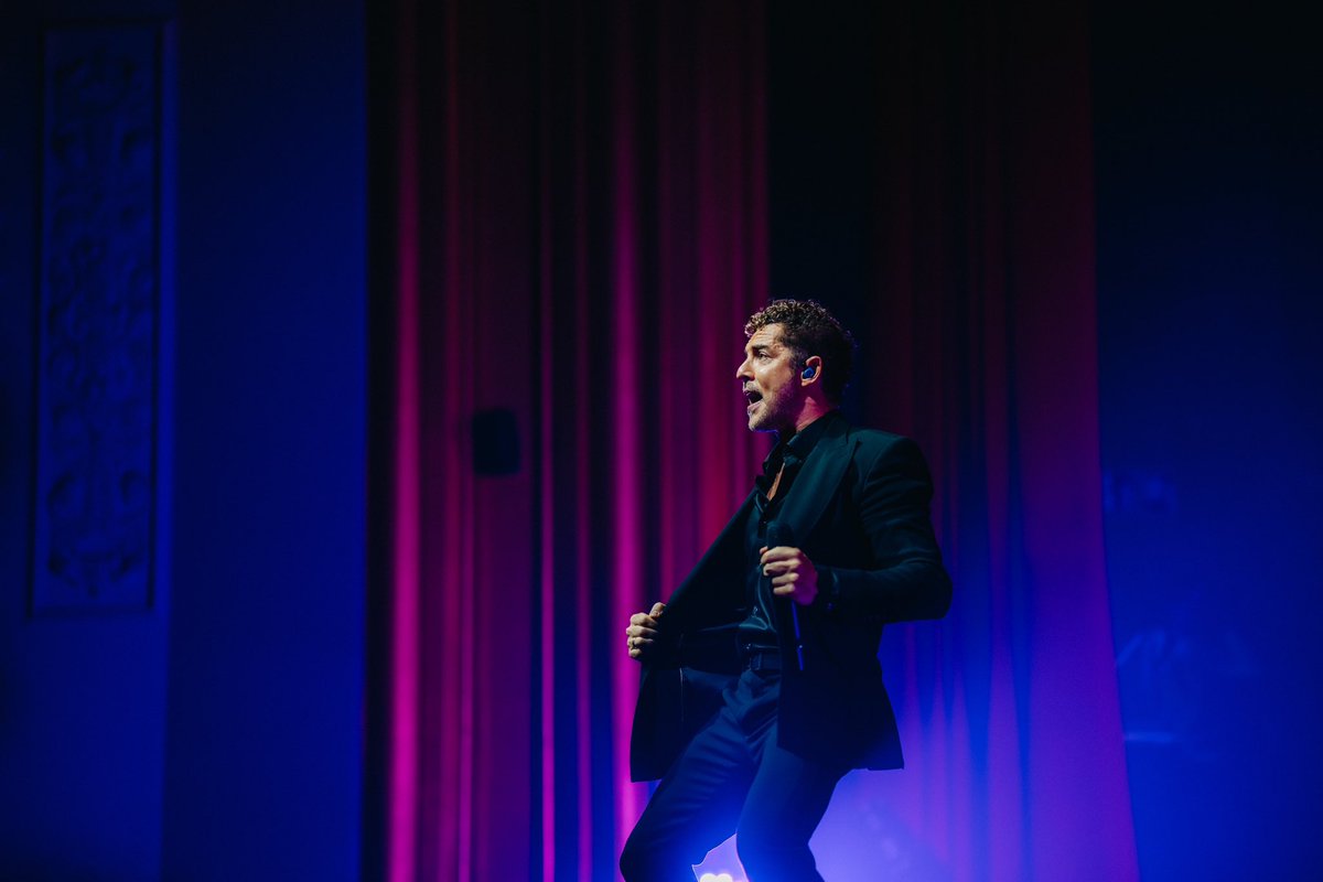 davidbisbal's tweet photo. Videocapítulo tercera semana cantando en el teatro Albéniz, 12 conciertos de 20!! https://t.co/3Kpc3FwUaY https://t.co/ABKpSrMBfu