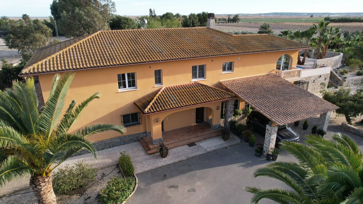 OliveGroves's tweet photo. Luxury Alicante Villa, (749,995€) - 485m² Property, 7199m² Plot, 7 Bedrooms,  3 Bathrooms, Private Heated Pool, 2 Bars, Solar+Mains, Conservatory. Video+360º Virtual Tour website: https://t.co/UKME7TMHQa
#alicante #luxuryvilla #villas #villa #elche #santapola #spanishrealestate https://t.co/E8uWZ3PcQH