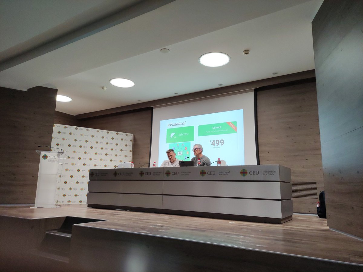 RedSapdu's tweet photo. Interesantísima la presentación de José Luis y Javier sobre la evaluación a través de ordenador para estudiantado con ajustes razonables.
#RedNovando #RedSAPDU https://t.co/CDZcaMSvGE