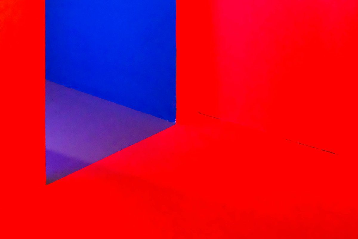 sh______rn's tweet photo. Cornered.
.
.
.
.
.
#minimal 
#PhotographyTalksRed https://t.co/NW8DBRlKhS