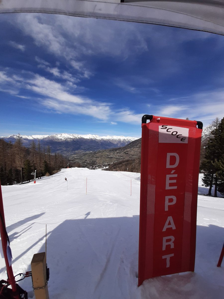 🚨 Championnats de France aux Orres : en place pour la manche de slalom du combiné.  Piste salée.  Départ à 13h30.