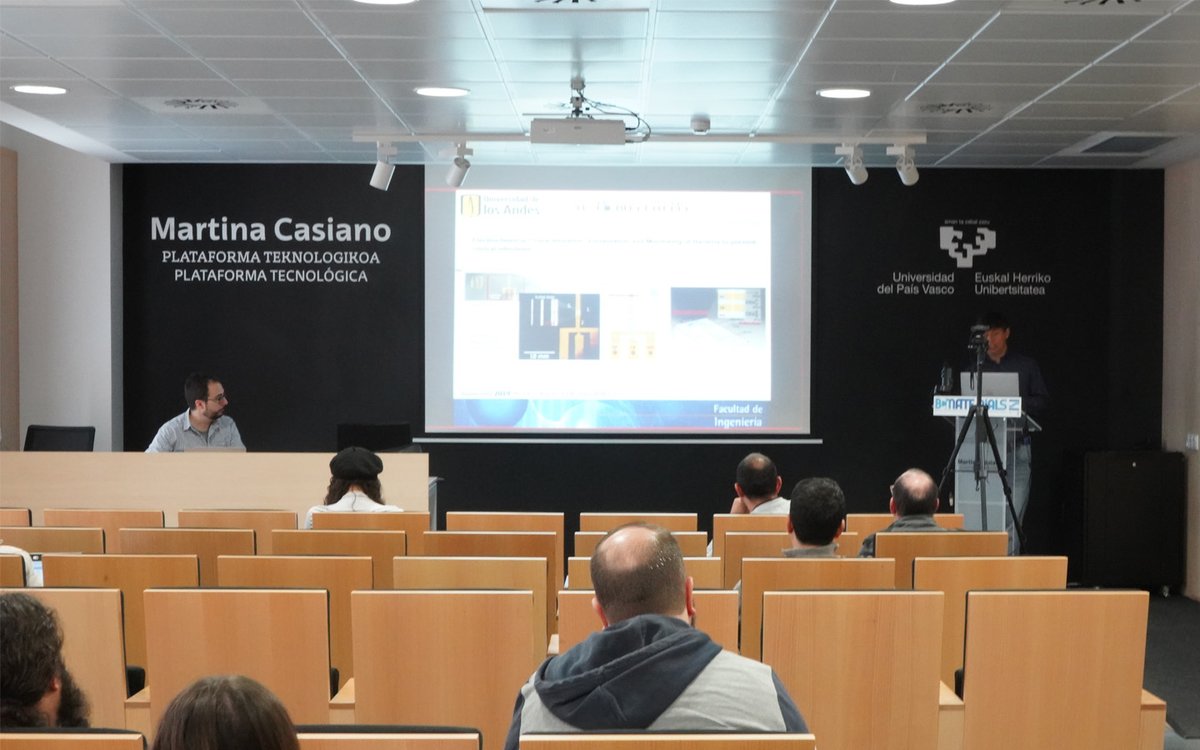 BCMaterials's tweet image. Great invited talk today with @JohannFOsma from @Uniandes learning about #Bionanocomposites and #Microsystems applied to different industries. Thanks for coming and sharing your expertise, Johann! @ztf_fct @upvehu