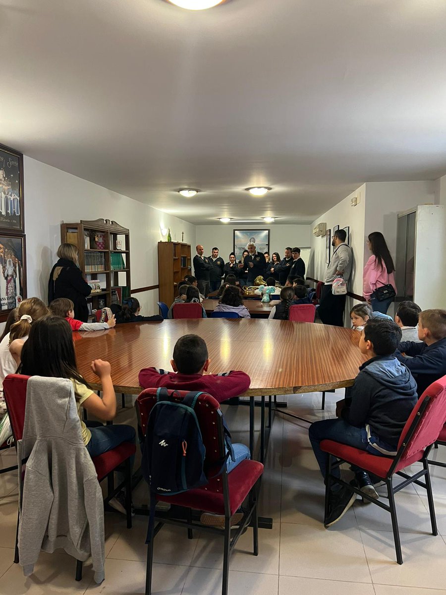 🎺 | El pasado viernes, en la Escuela de Formación Cofrade "Pablo Barroso Sánchez" tuvimos la visita del <a href="/OJEMerida/">OJE Mérida</a>, donde nuestros pequeños pudieron conocer más acerca de esta organización juvenil. 

#Infantiles23
#CanteraCofrade