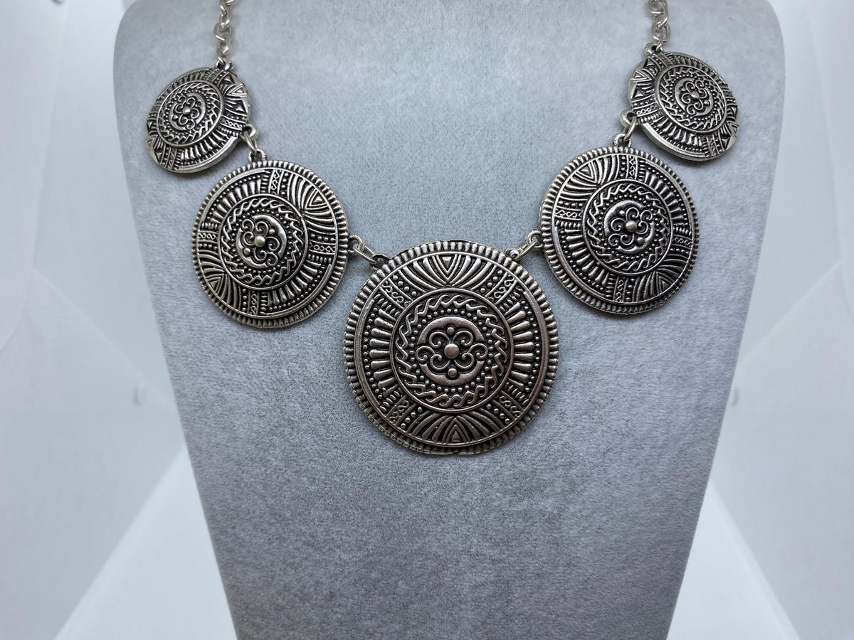 Excited to share the latest addition to my #etsy shop: Antique Style Necklace Elegant and Unique For Chic Women Silver Plated Necklace For Her etsy.me/3JN5Kct #yes #women #brass #gothic #recycledmetal #antiquestyle #antiquenecklace #antiquenecklaceset #victoria