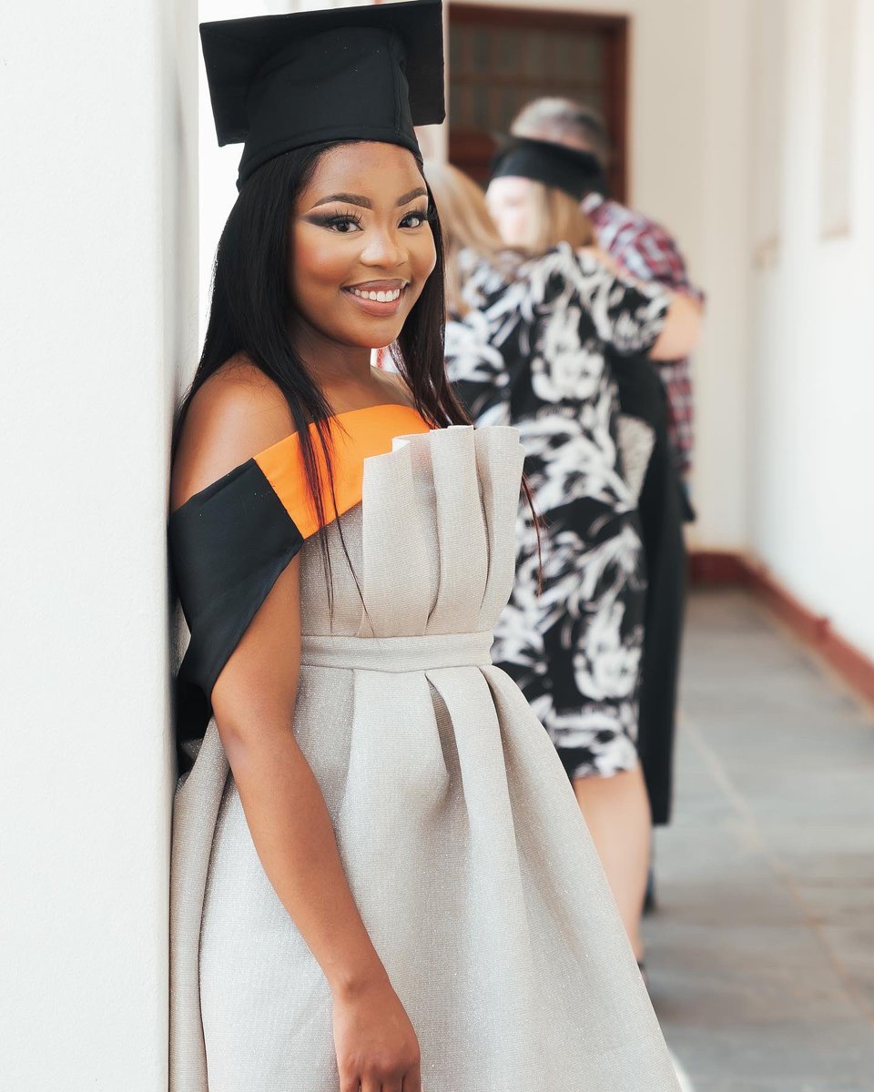 OratileSeabo's tweet photo. A whole Bcom graduate👩‍🎓🥰 https://t.co/MmQhFHPrTG