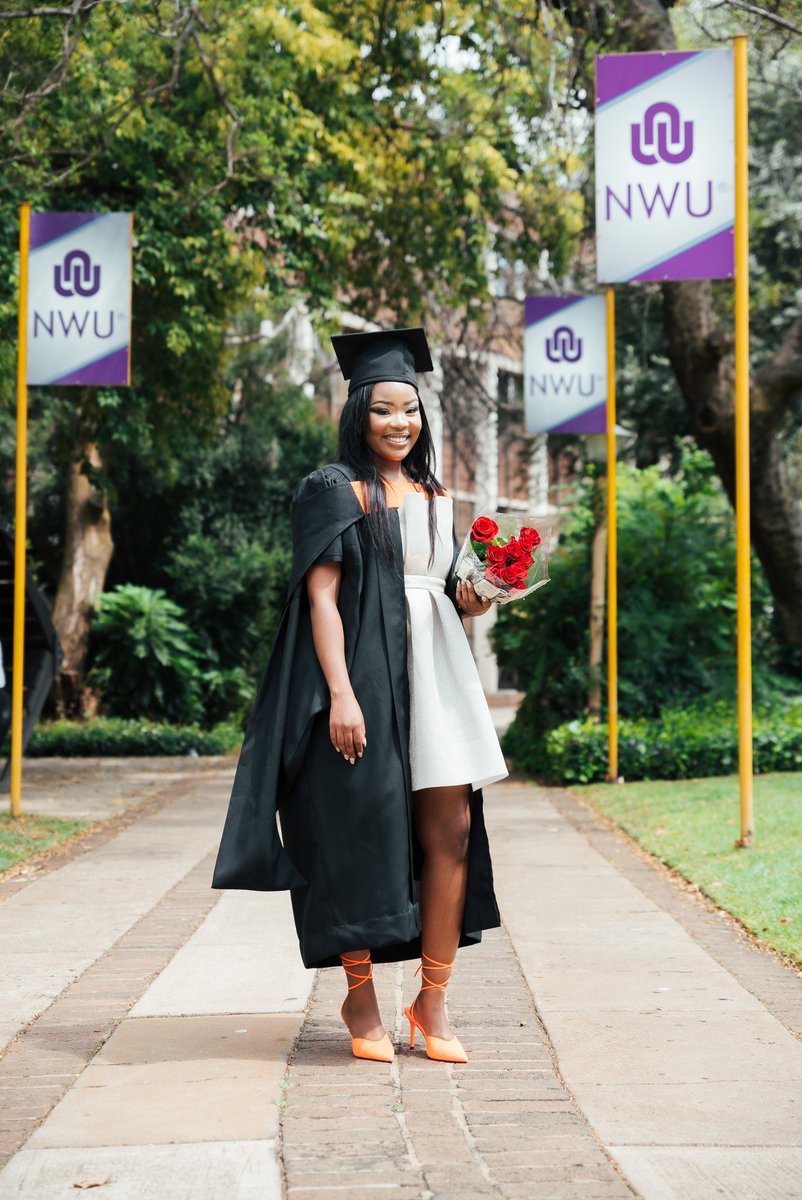 OratileSeabo's tweet photo. A whole Bcom graduate👩‍🎓🥰 https://t.co/MmQhFHPrTG