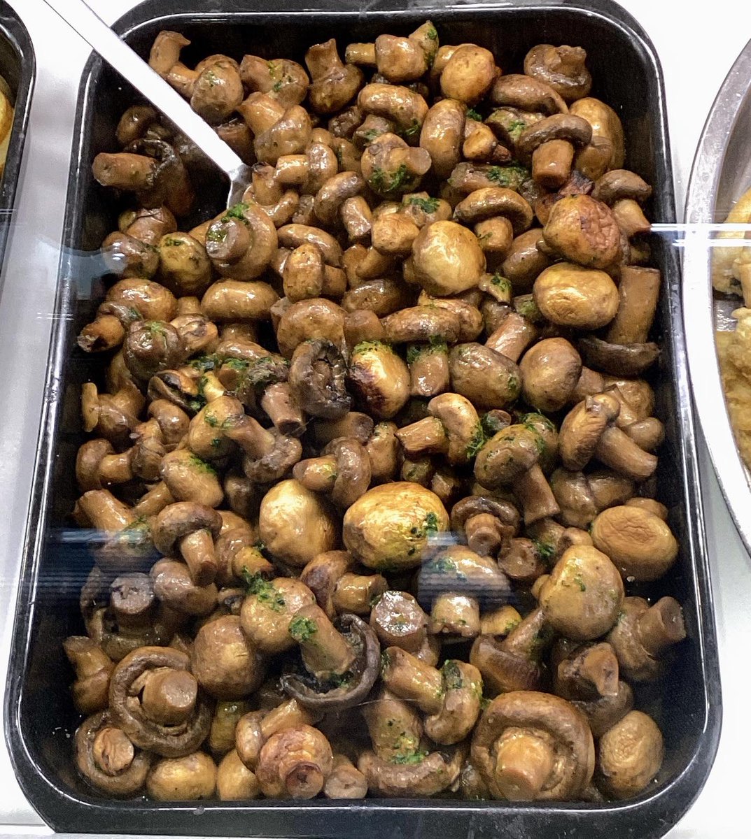MercatDelesbob2's tweet photo. “CUINATS SERRANO” On trobareu molta varietat en menjars preparats!!
Llisca les imatges per veure una petita selecció d’alguns dels seus plats👩‍🍳👌

📌Parades 21, 22 i 23 del Mercat

#cuina #cuinacatalana #cuinatradicional #menjar #bodedebo #assortiment #varietat #platscuinats https://t.co/5pXxqIk2Rg