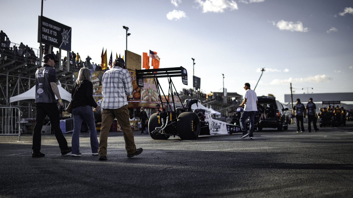 JMP1_0's tweet photo. What a weekend of it was for the @NHRA Arizona Nationals with @Buddyhull323TF #hullyeah #ArizonaNats #topfuel #soldout https://t.co/vizlEyU19n
