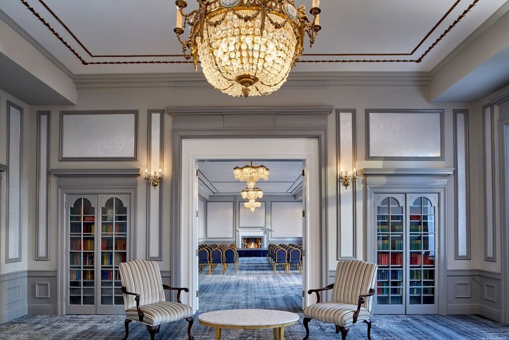 Your “something old” is historic. #HotelSK #Wedings
#HotelSKWeddings #Library #BlueRoom instagr.am/p/CqVdVmZugga/