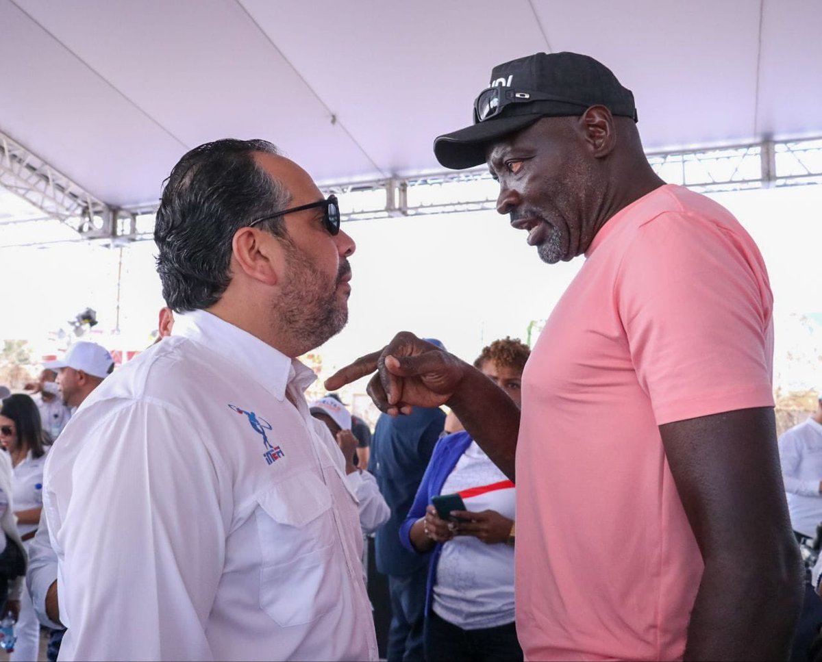 ARenLosDeportes's tweet photo. Grillo ya me amenazó. Vamos pronto a la capital. Tenemos planes. Jose, tiene mucho que contarle a los jóvenes dominicanos. Es una leyenda! https://t.co/HHWYPcpf7T