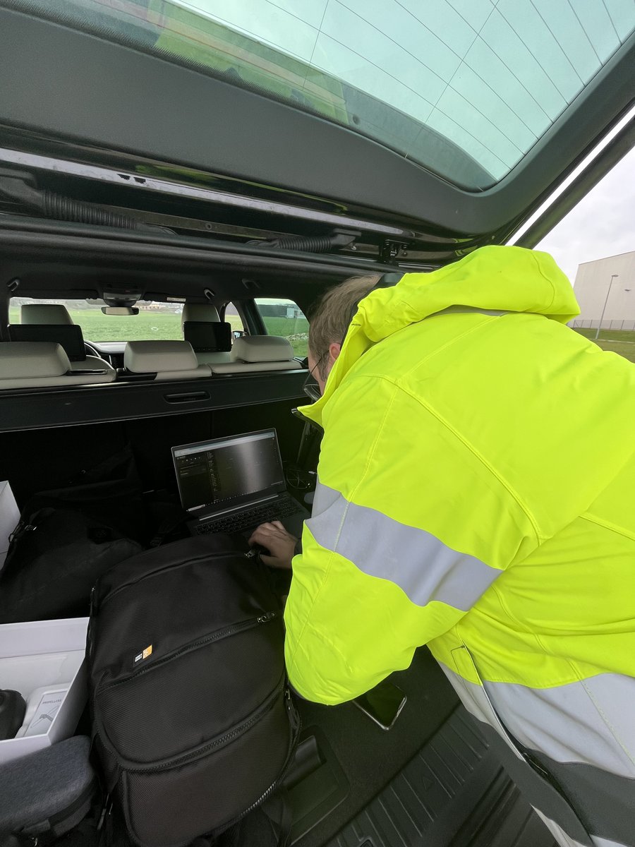 SkeyDrone tweet media