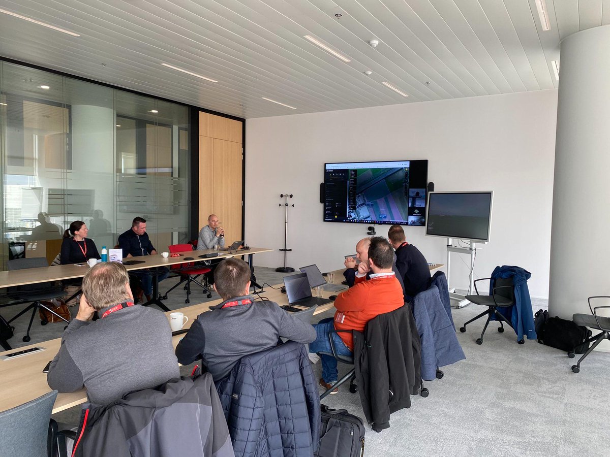 SkeyDrone tweet media