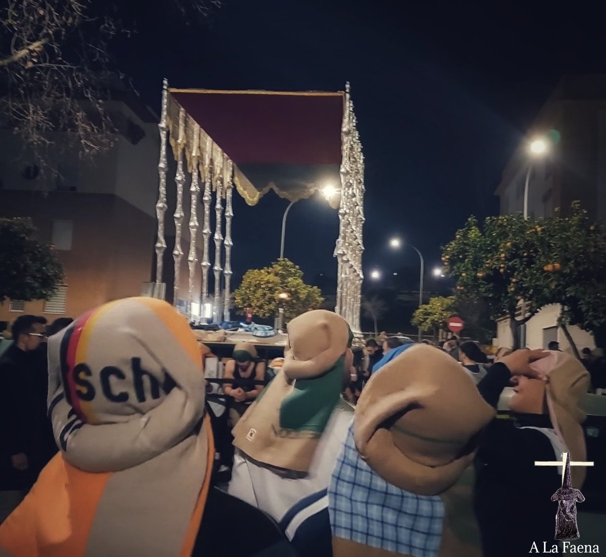 ¡La Cuadrilla de Fátima!
Esta noche a las 21:30, en la nave de la Hermandad, mudá del paso de palio de María Santísima de la O al Barrio de Fátima.
¡A la Faena!