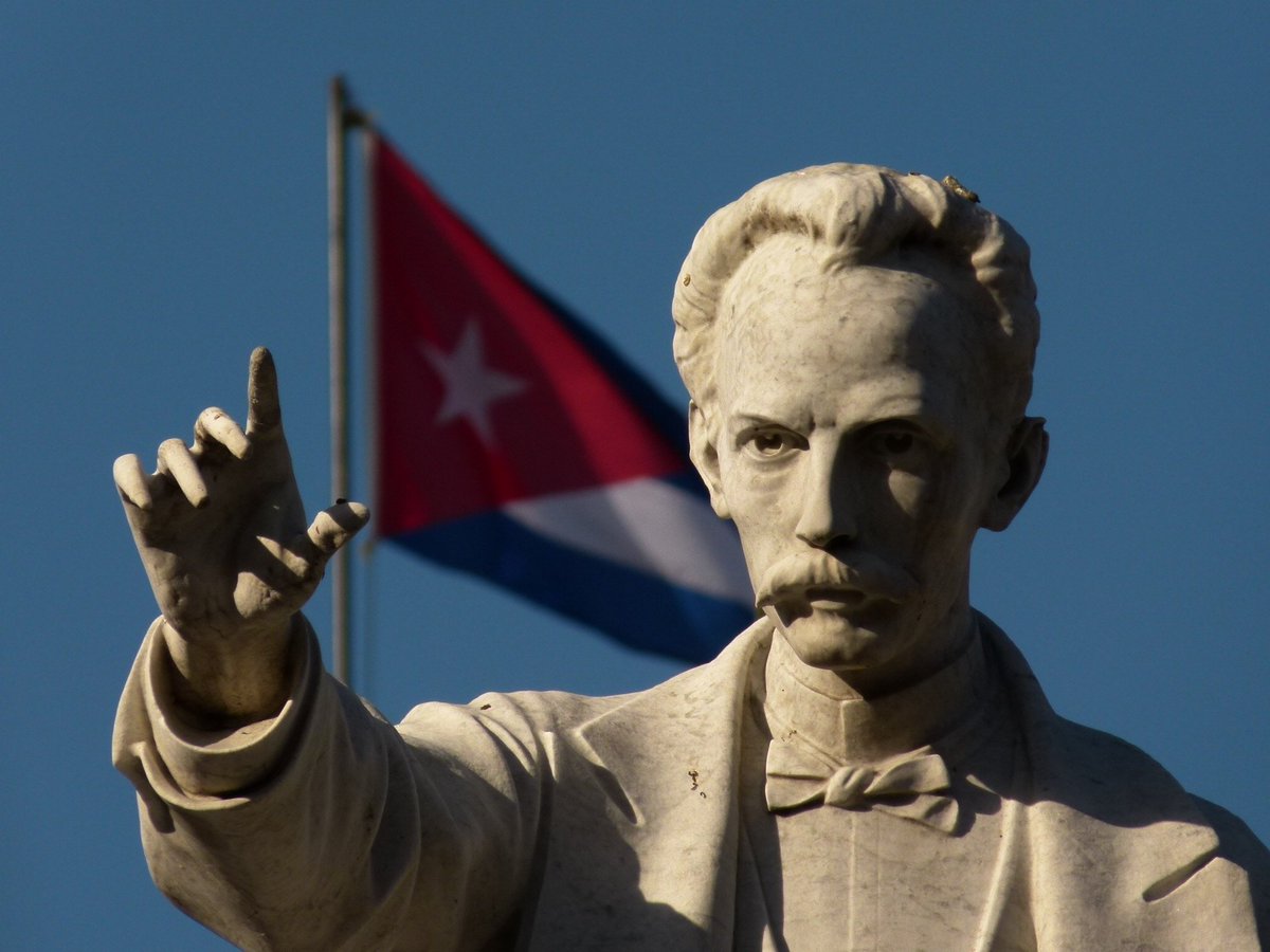 Cruz2021G's tweet photo. #MartíVive: "Honran y sirven a su pueblo los que [...] premian en nombre de él la fe en su porvenir y la felicidad a sus ideales". 🇨🇺
#Cuba    #MejorEsPosible 
#MejorSinBloqueo 
#CubaPorLaVida 
#CubaPorLaPaz 
#FidelPorSiempre https://t.co/Jp8MsHose7