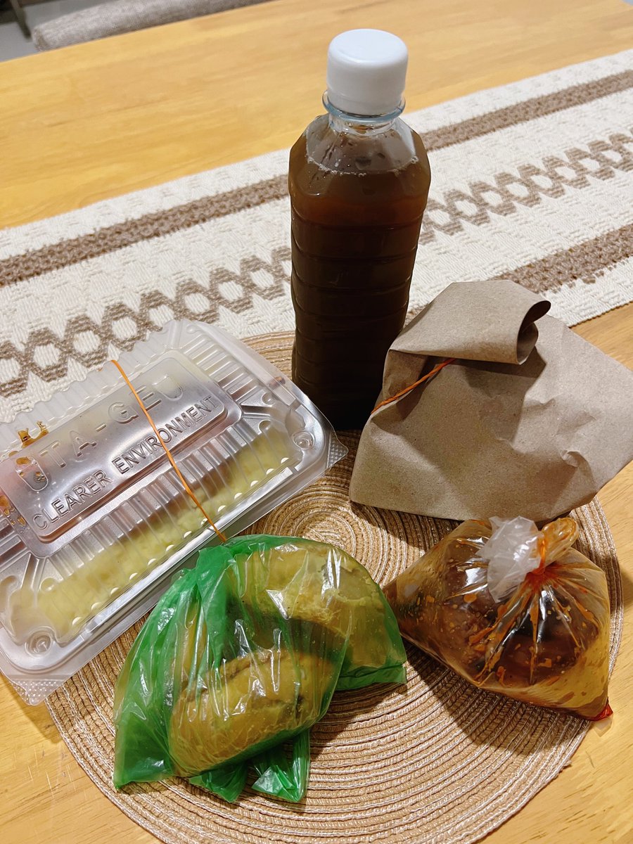lalalolss's tweet photo. Harga bazar Ramadan bila pergi pukul 7.15pm. Less crowded too.
Air tebu 600ml - RM3.
Nasi ayam percik - RM5.
Nasi lemak rendang daging - RM5.
Karipap 3 biji seringgit.
Total RM14.
I did not bargain. Peniaga kata harga nak tutup gerai. https://t.co/8LEs8klaHu
