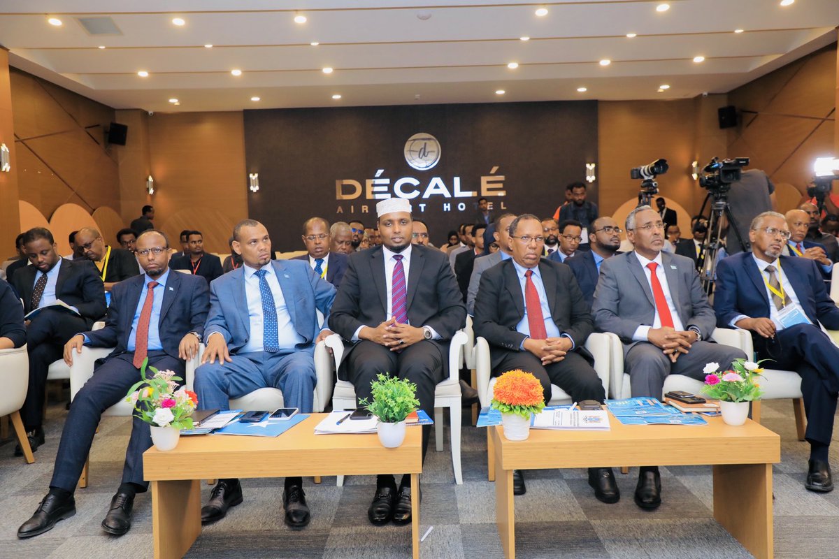 HonBeenebeene's tweet photo. Thrilled to launch the first edition of the Somali economic outlook report, which details the performance of the macroeconomic indicators, recent economic Development, macroeconomic &amp; debt policy, and financial &amp; economic governance with a specific focus on the forecast.(1/2). https://t.co/VrSS4EPXRj