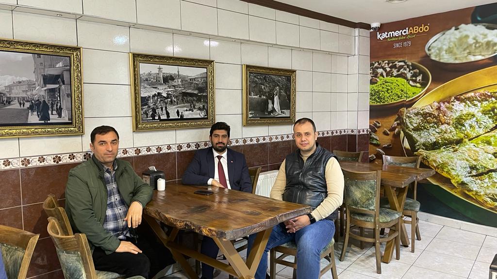 Gaziantep Lokantacılar Kebapçılar Pastacılar Tatlıcılar Baklavacılar ve Kafeteryacılar Esnaf ve Sanatkârları Odası Yönetim Kurulu Başkanı M. Abdulkadir KATMERCİ beyefendiyi ziyaret ettik. Esnaflarımızın istek ve temennilerini dinledik. Misafirperverliği için teşekkür ediyorum