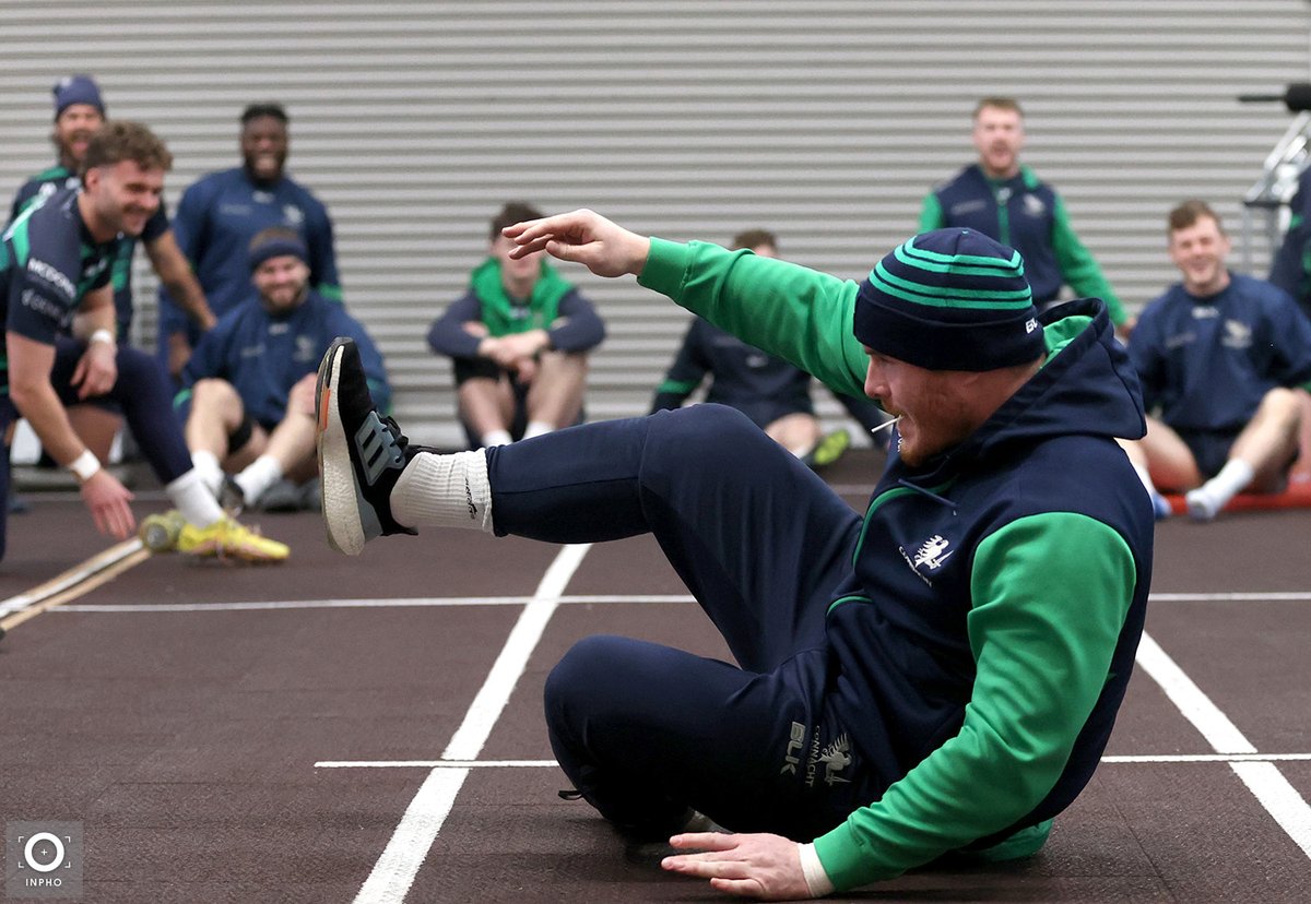 Did... did <a href="/peter_dooley/">Peter Dooley</a> just do a spinaroonie at <a href="/connachtrugby/">Connacht Rugby</a> training today?? 😲 (📸 <a href="/INPHOjames/">James Crombie</a>) #CanYouDigIt