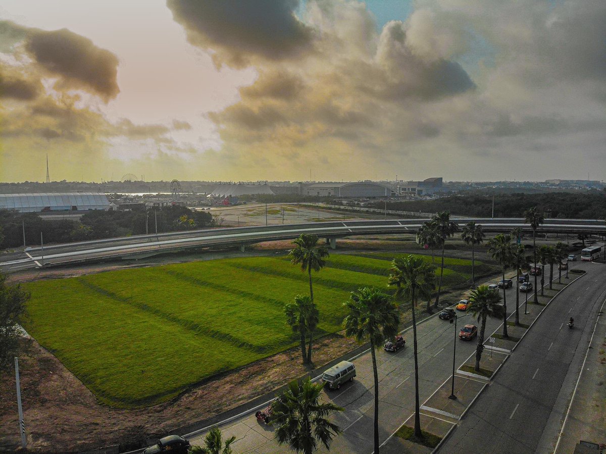 Turismo_Tampico's tweet photo. Previo a Semana Santa 2023

Así va el avance del macro jardín ubicado a los pies del Puente Tampico, que le dará un nuevo aspecto a este importante acceso.
#turismotampico #tampicoinspira #tampicobicentenario #tampicohermoso #descubretampico #tampicocultural #tampicolotienetodo https://t.co/2GsfcYtlz8